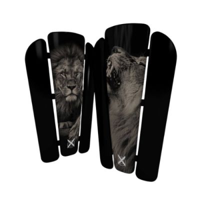 xo Parastinco bw lion